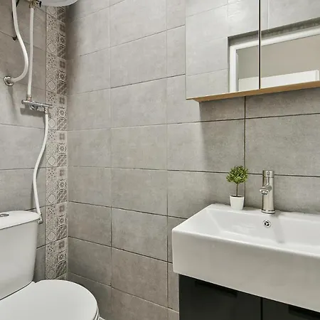 Apartment Flats With Parking *