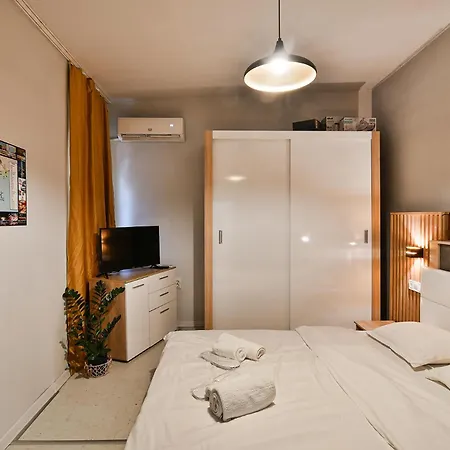 Apartment Flats With Parking *