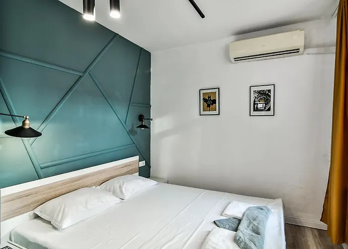 Flats With Parking アパート