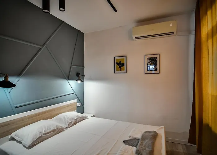 Flats With Parking アパート