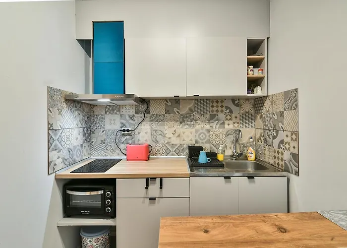 Flats With Parking アパート *